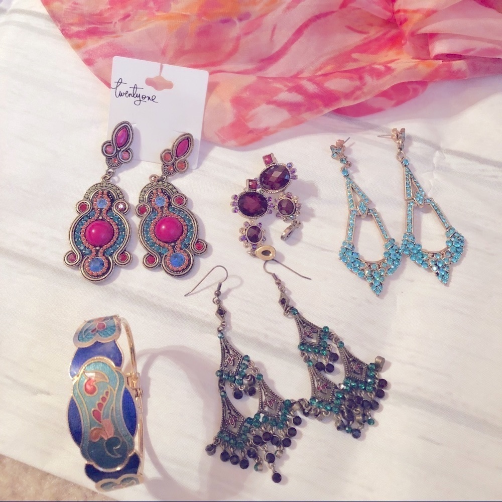Jewelry Bundle - 4 pair earrings & 1 bracelet